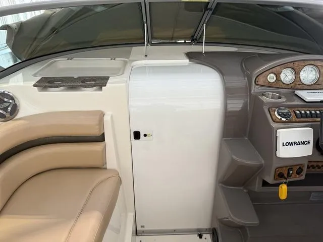 Slide: The Image of Rinker 280 Express Cruiser 2009 - 26