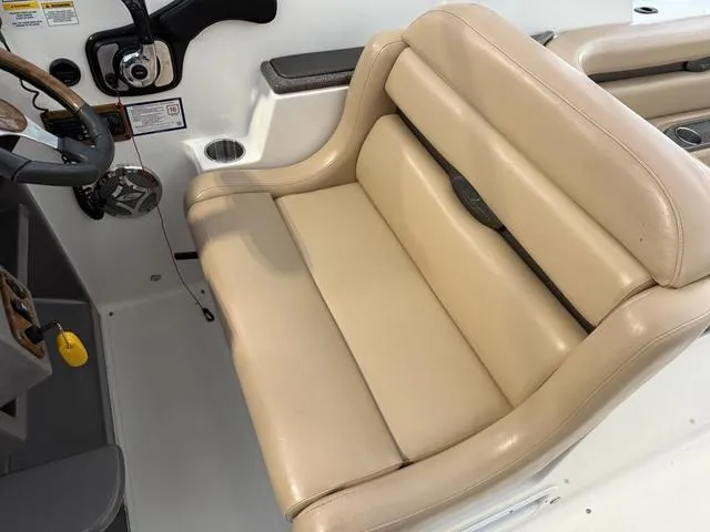 Slide: The Image of Rinker 280 Express Cruiser 2009 - 27