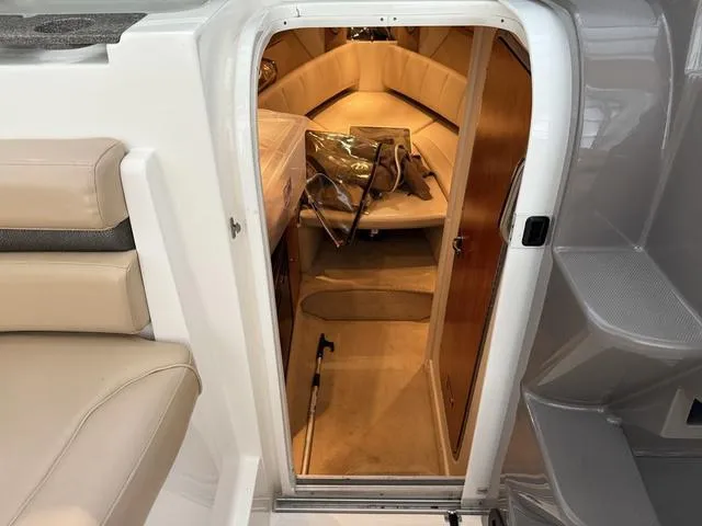 Slide: The Image of Rinker 280 Express Cruiser 2009 - 29