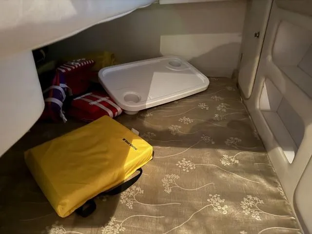 Slide: The Image of Rinker 280 Express Cruiser 2009 - 30