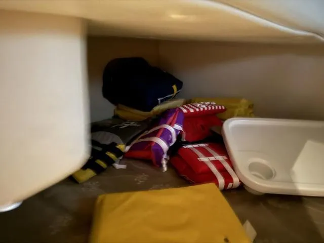 Slide: The Image of Rinker 280 Express Cruiser 2009 - 31