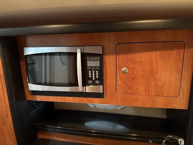 Slide: The Image of Rinker 280 Express Cruiser 2009 - 35