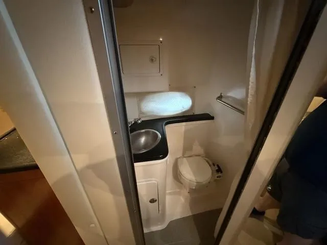 Slide: The Image of Rinker 280 Express Cruiser 2009 - 39