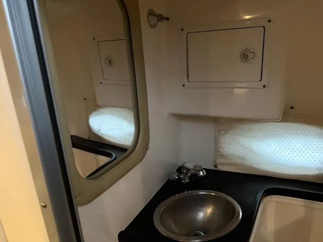 Slide: The Image of Rinker 280 Express Cruiser 2009 - 40