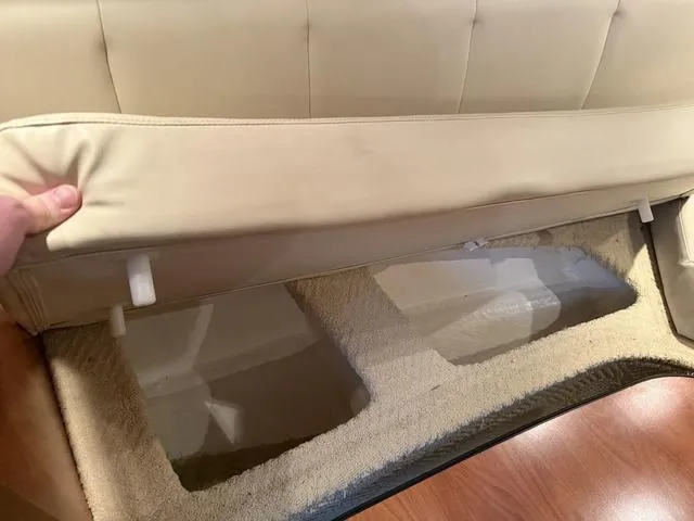 Slide: The Image of Rinker 280 Express Cruiser 2009 - 43