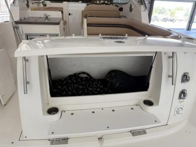 Slide: The Image of Rinker 280 Express Cruiser 2009 - 6