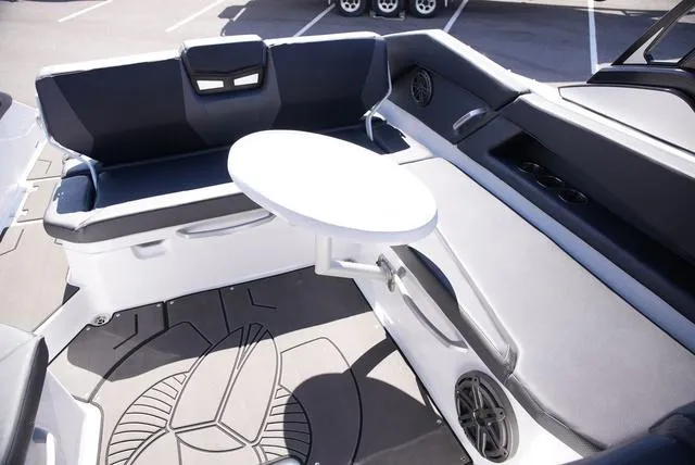 Slide: The Image of Scarab 285 LX 2025 - 12