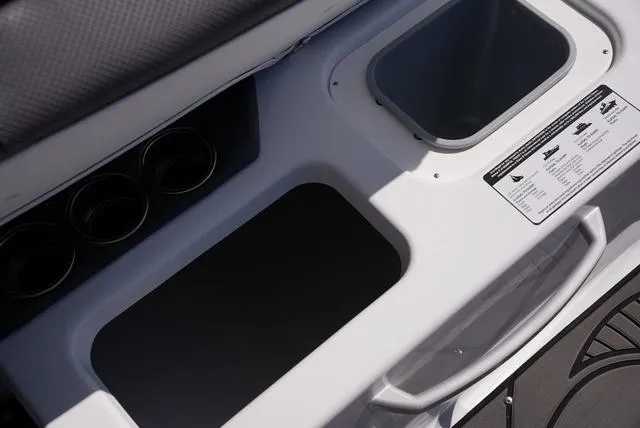 Slide: The Image of Scarab 285 LX 2025 - 15