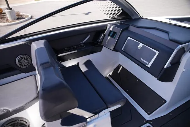 Slide: The Image of Scarab 285 LX 2025 - 23