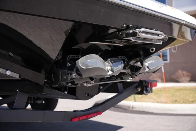 Slide: The Image of Scarab 285 LX 2025 - 3