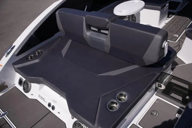 Slide: The Image of Scarab 285 LX 2025 - 7