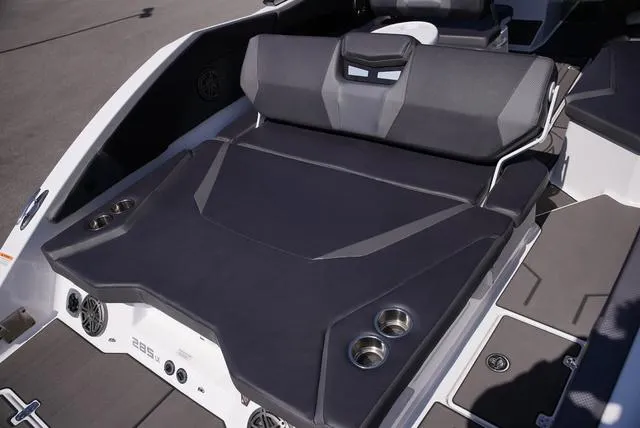 Slide: The Image of Scarab 285 LX 2025 - 8