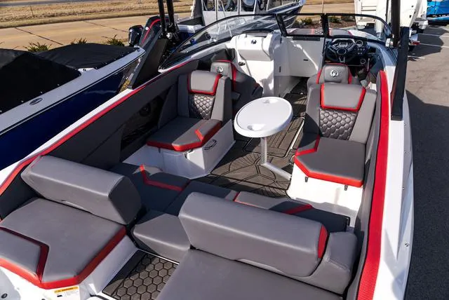 Slide: The Image of Scarab 255 LX 2025 - 10