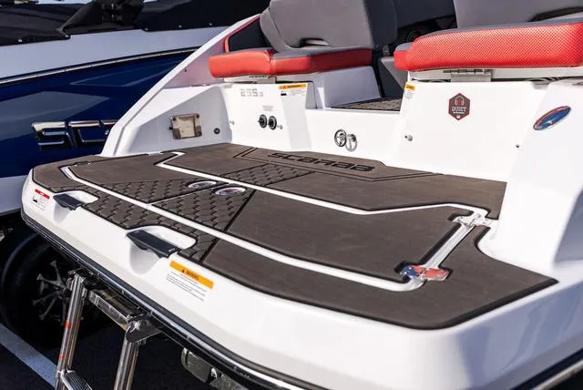 Slide: The Image of Scarab 255 LX 2025 - 5