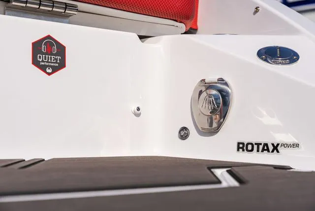 Slide: The Image of Scarab 255 LX 2025 - 6