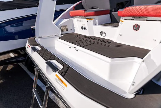 Slide: The Image of Scarab 255 LX 2025 - 7