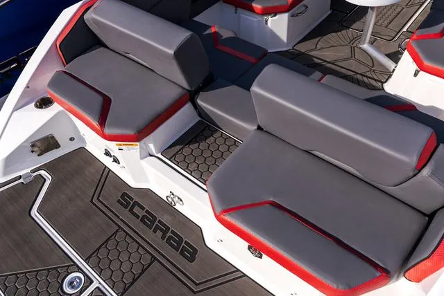 Slide: The Image of Scarab 255 LX 2025 - 8