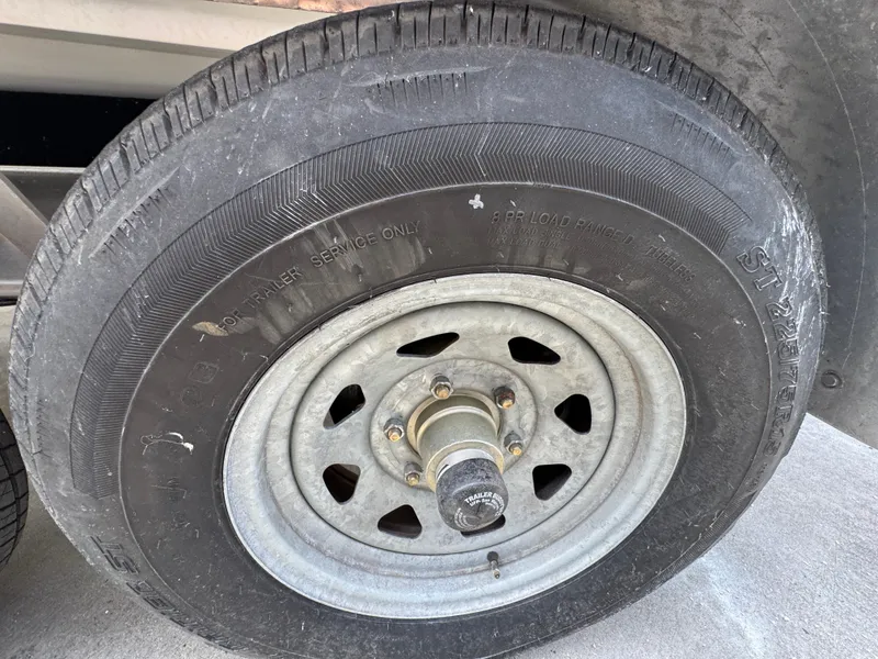 Slide: The Image of Boston Whaler Conquest 23 1999 - 81