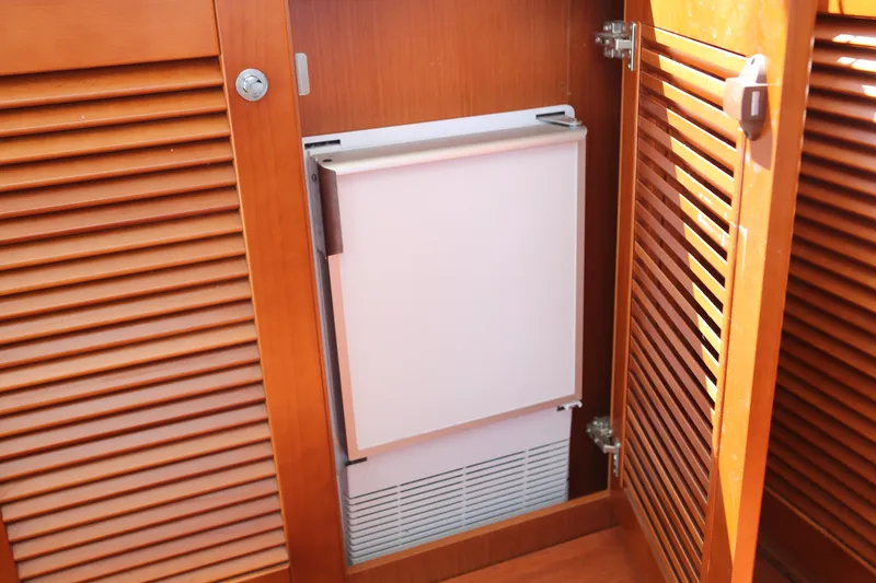 Slide: The Image of Optional ice maker in salon - 11