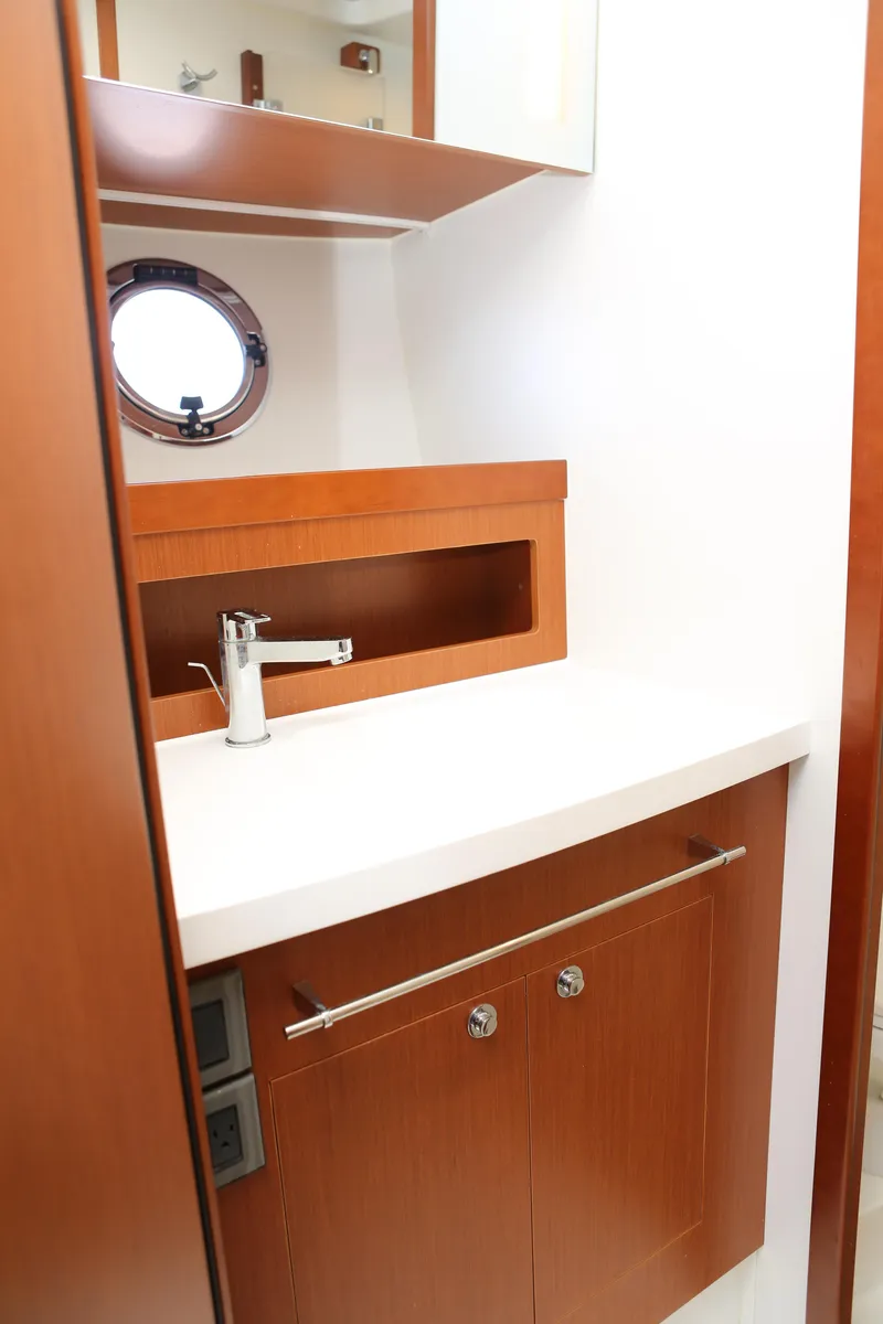Slide: The Image of Main cabin head w/separate shower - 16
