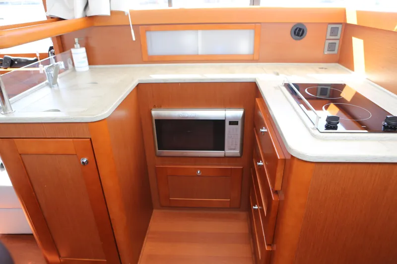 Slide: The Image of U-shaped galley to port - 2