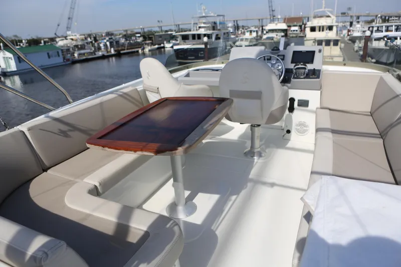 Slide: The Image of Ample seating on flybridge - 32