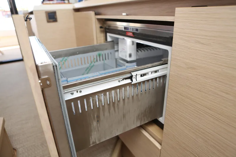 Slide: The Image of Pull out freezer - 20