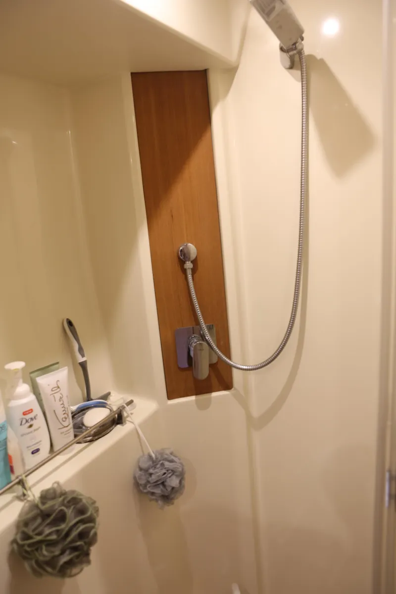 Slide: The Image of Shower in forward head compartment - 27