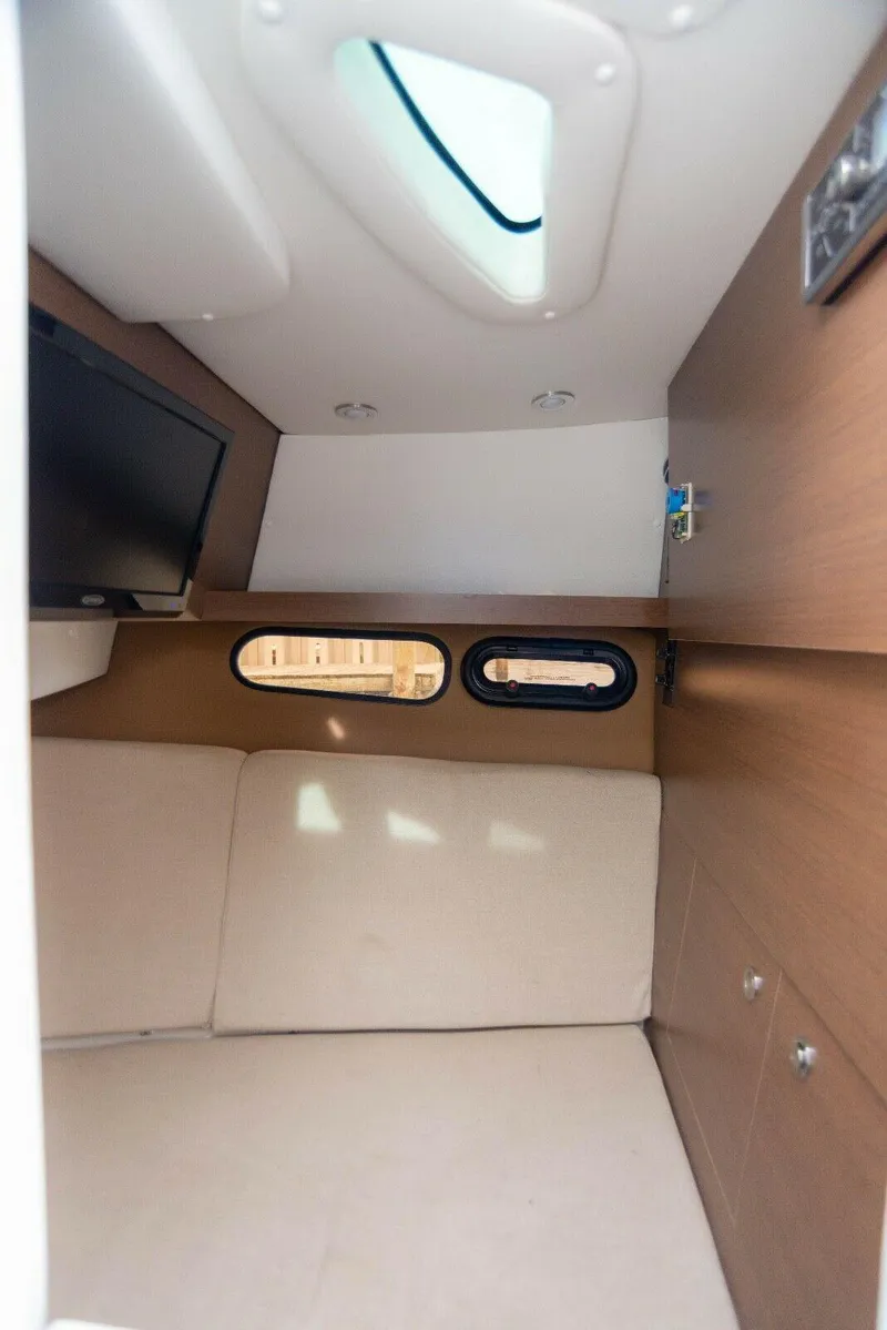 Slide: The Image of Sea Ray 350 SLX 2015 - 54