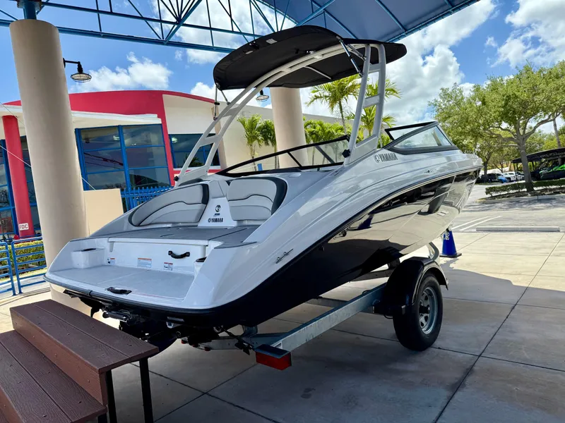 Slide: The Image of 2025 Yamaha Boats AR190 on trailer, displayed outdoors under a canopy. - 6