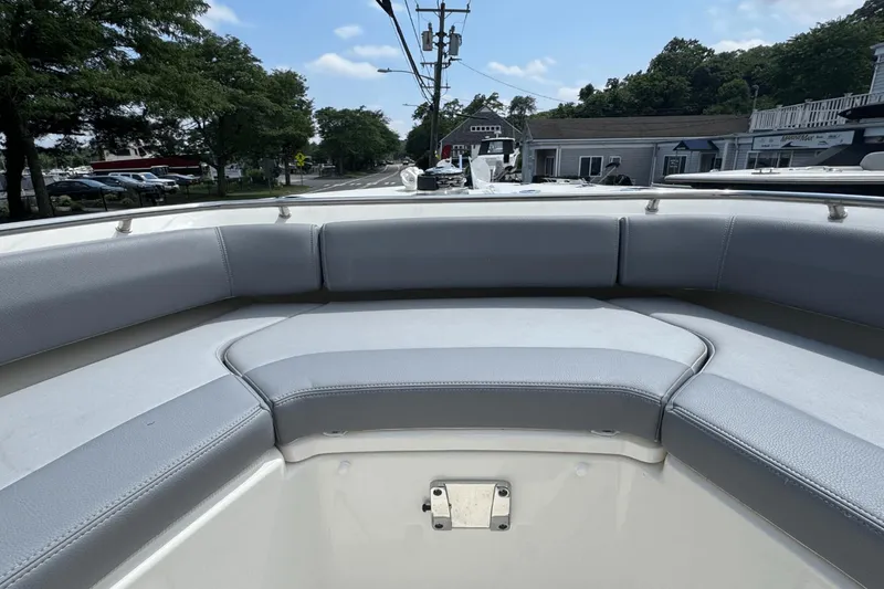 Slide: The Image of Boston Whaler 250 Outrage 2026 - 24