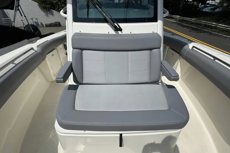 Slide: The Image of Boston Whaler 250 Outrage 2026 - 27