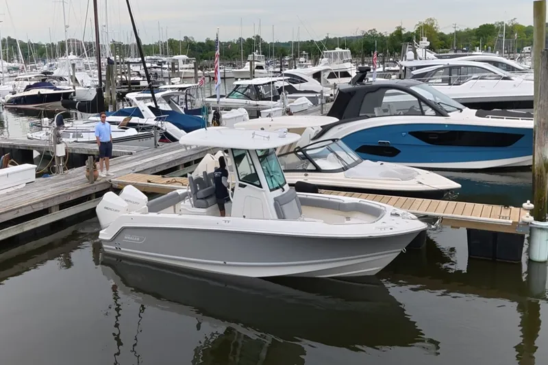 Slide: The Image of Boston Whaler 250 Outrage 2026 - 30