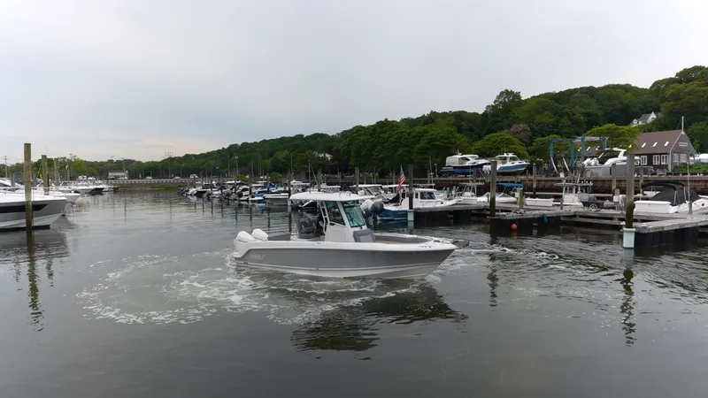 Slide: The Image of Boston Whaler 250 Outrage 2026 - 33