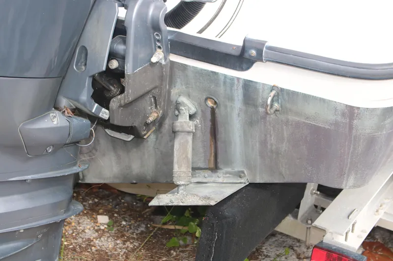 Slide: The Image of 2006 Seaswirl Striper 2601 boat engine and transom detail. - 15