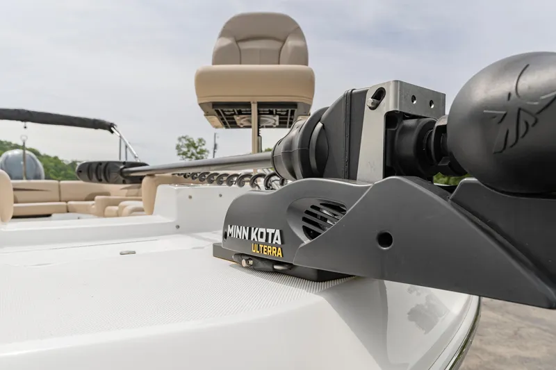 Slide: The Image of Minn Kota Ulterra motor on 2022 Hurricane SS201 boat deck, showcasing advanced boating technology. - 19