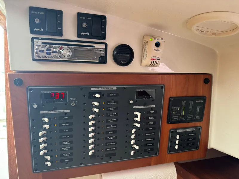 Slide: The Image of 2008 Back Cove 29 Hardback interior with seating, docked at marina. - 18