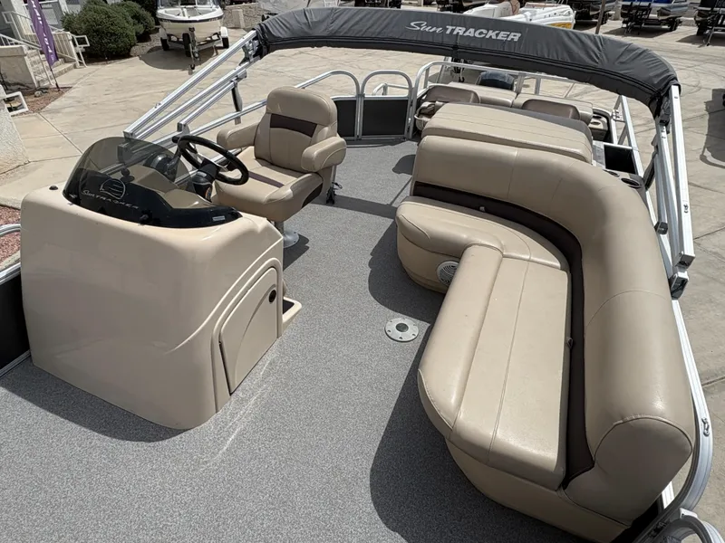 Slide: The Image of 2017 Sun Tracker Fishin' Barge 22 DLX with beige seating and steering console. - 10