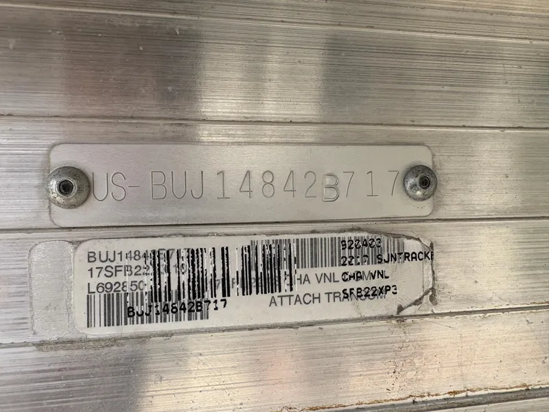 Slide: The Image of Hull identification number on a 2017 Sun Tracker Fishin' Barge 22 DLX boat. - 15