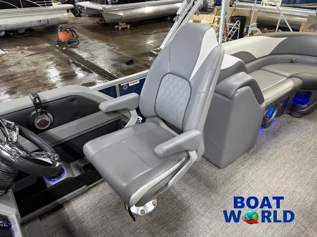 Slide: The Image of Tahoe LTZ 2385 Quad Lounge Tritoon Pontoon & Honda 4-Str 2022 - 12