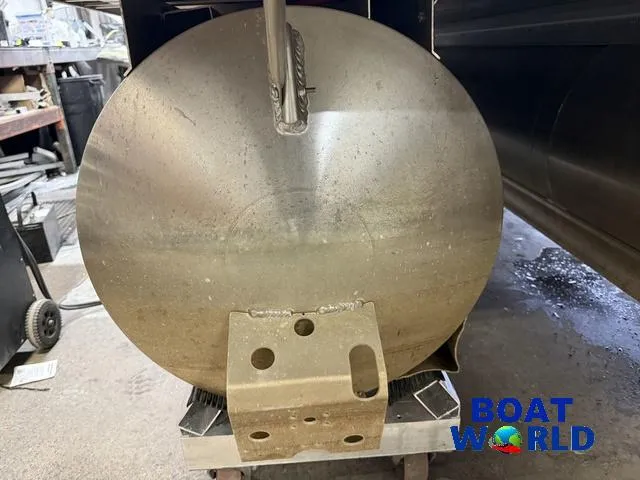 Slide: The Image of Tahoe LTZ 2385 Quad Lounge Tritoon Pontoon & Honda 4-Str 2022 - 38