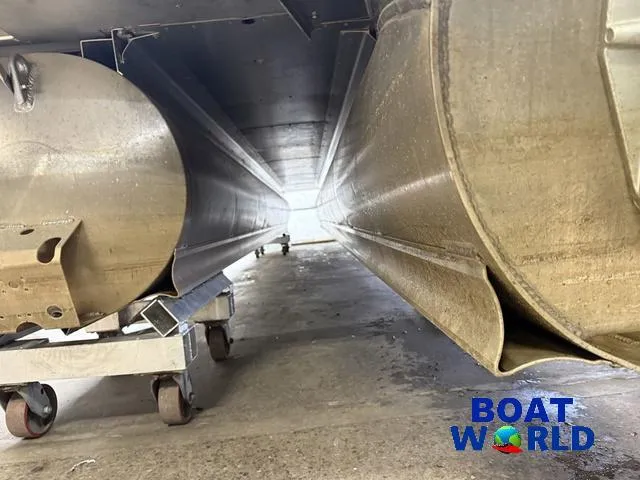 Slide: The Image of Tahoe LTZ 2385 Quad Lounge Tritoon Pontoon & Honda 4-Str 2022 - 39