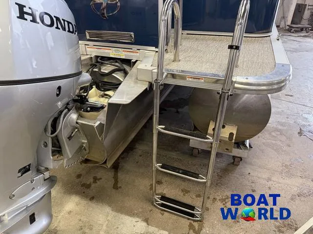 Slide: The Image of Tahoe LTZ 2385 Quad Lounge Tritoon Pontoon & Honda 4-Str 2022 - 44