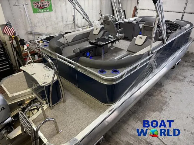 Slide: The Image of Tahoe LTZ 2385 Quad Lounge Tritoon Pontoon & Honda 4-Str 2022 - 46
