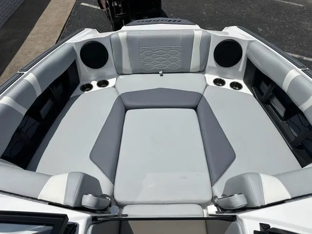 Slide: The Image of Malibu Wakesetter MXZ 22 MXZ 2025 - 10