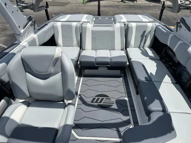 Slide: The Image of Malibu Wakesetter MXZ 22 MXZ 2025 - 11