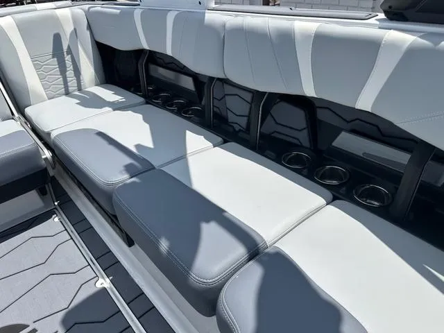 Slide: The Image of Malibu Wakesetter MXZ 22 MXZ 2025 - 13