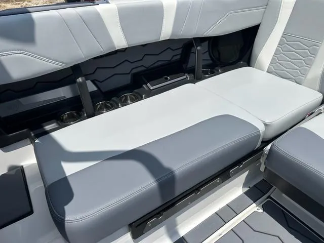 Slide: The Image of Malibu Wakesetter MXZ 22 MXZ 2025 - 14