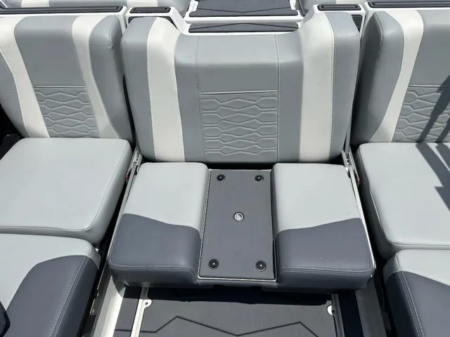 Slide: The Image of Malibu Wakesetter MXZ 22 MXZ 2025 - 15