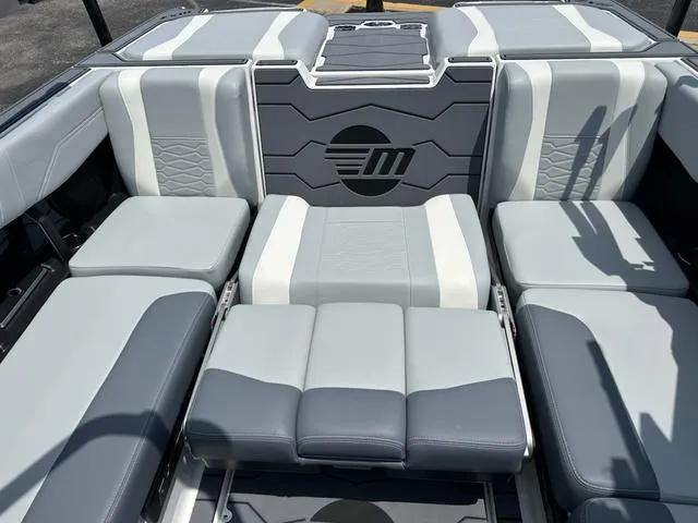 Slide: The Image of Malibu Wakesetter MXZ 22 MXZ 2025 - 16